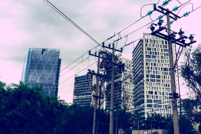 Urban and industrial power distribution network with overhead and underground lines